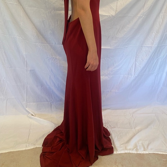 Red gown - Picture 2 of 5
